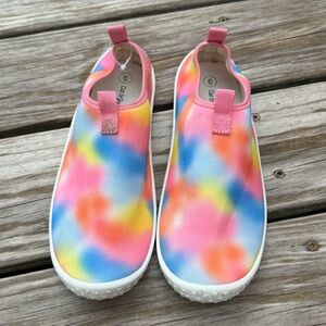 Cat & Jack size 6 girls/ women’s size 7-8 water shoes